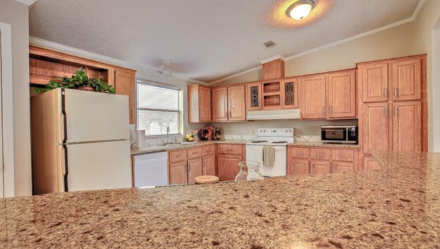 2516 Loch Lomond Street, Highlands, TX 77562