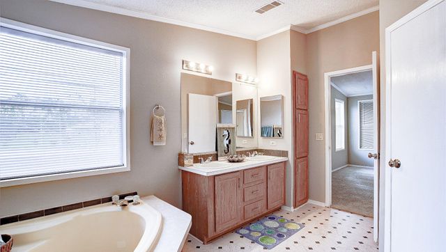 2516 Loch Lomond Street, Highlands, TX 77562