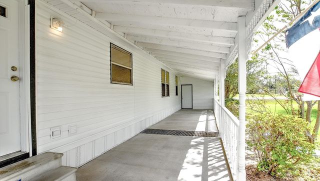 2516 Loch Lomond Street, Highlands, TX 77562