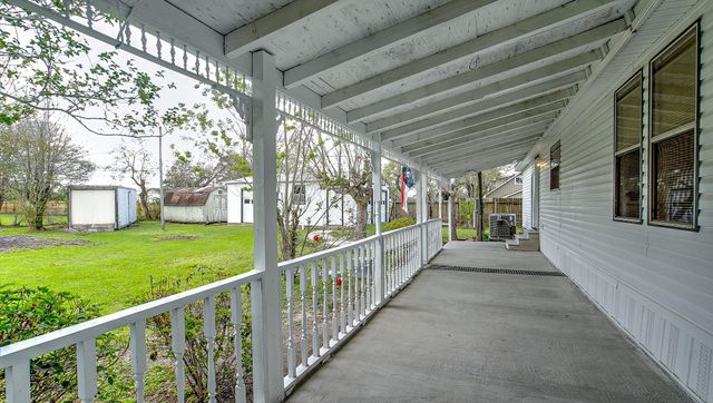 2516 Loch Lomond Street, Highlands, TX 77562