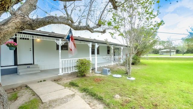 2516 Loch Lomond Street, Highlands, TX 77562