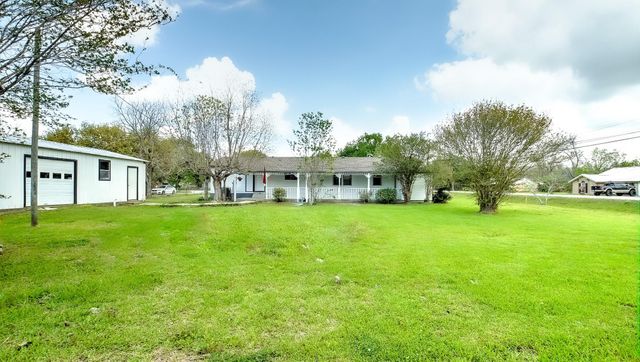 2516 Loch Lomond Street, Highlands, TX 77562