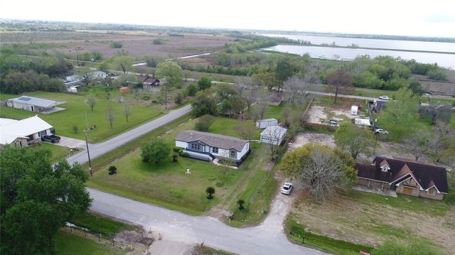 2516 Loch Lomond Street, Highlands, TX 77562