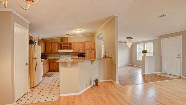 2516 Loch Lomond Street, Highlands, TX 77562