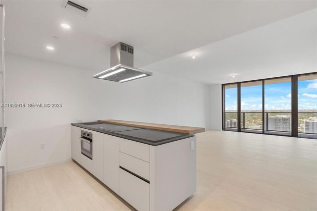 1000 Brickell Plz 3310, Miami, FL 33131