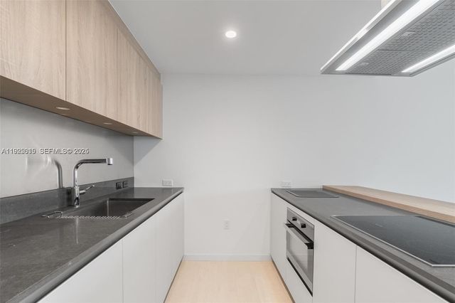 1000 Brickell Plz 3310, Miami, FL 33131