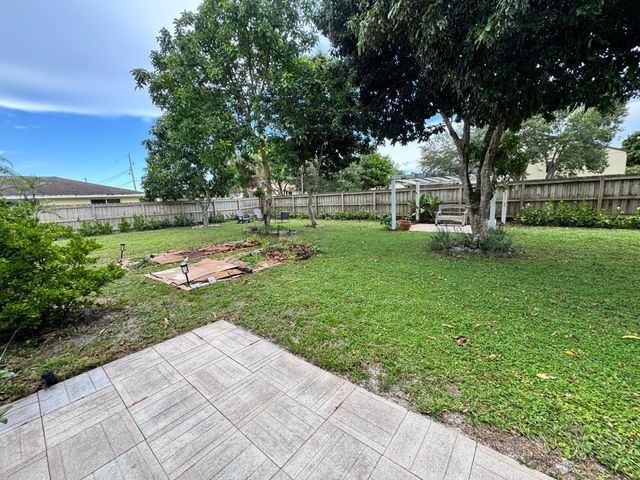 7828 Saint Andrews Road, Lake Worth, FL 33467