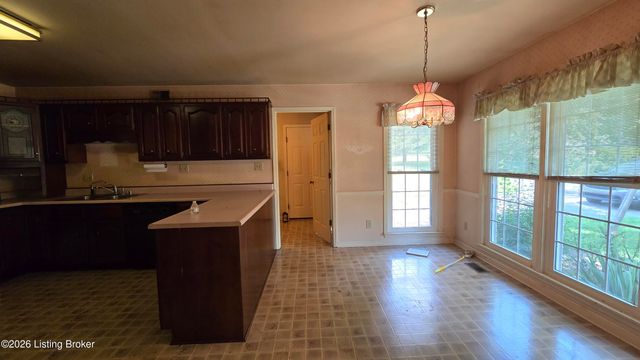 2121 Long Run Rd, Louisville, KY 40245