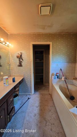 2121 Long Run Rd, Louisville, KY 40245