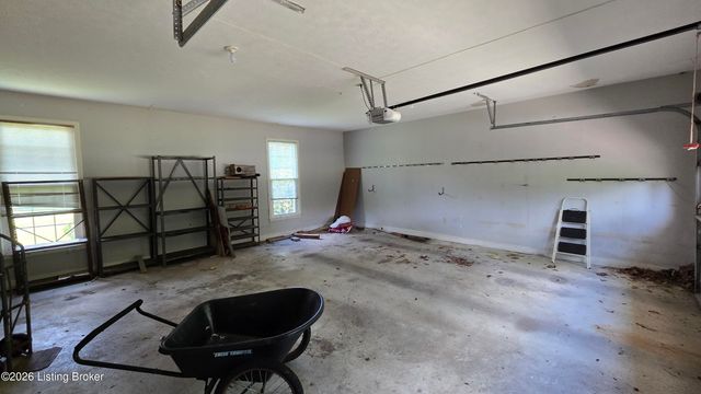 2121 Long Run Rd, Louisville, KY 40245