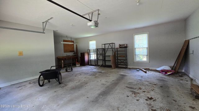 2121 Long Run Rd, Louisville, KY 40245