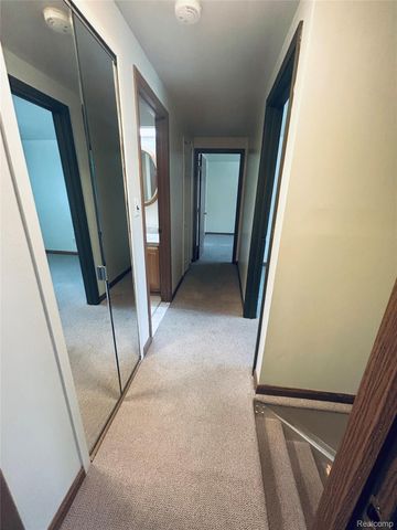 30025 CITY CENTER Drive, Warren, MI 48093