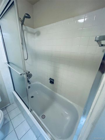 30025 CITY CENTER Drive, Warren, MI 48093