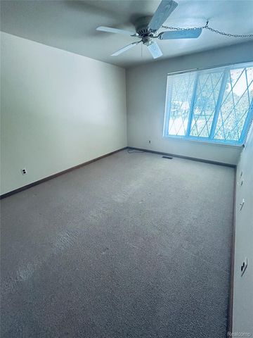30025 CITY CENTER Drive, Warren, MI 48093
