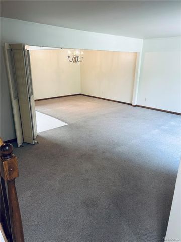 30025 CITY CENTER Drive, Warren, MI 48093