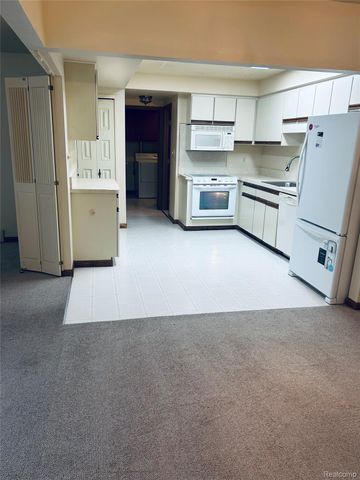 30025 CITY CENTER Drive, Warren, MI 48093