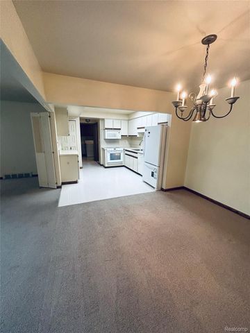 30025 CITY CENTER Drive, Warren, MI 48093