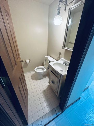 30025 CITY CENTER Drive, Warren, MI 48093