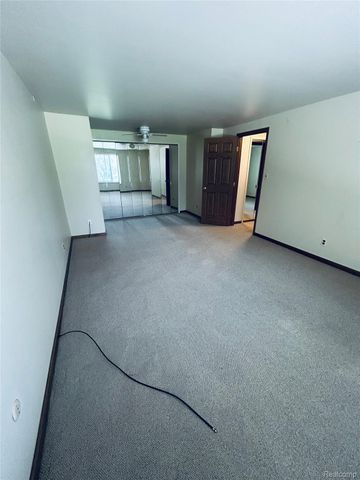 30025 CITY CENTER Drive, Warren, MI 48093