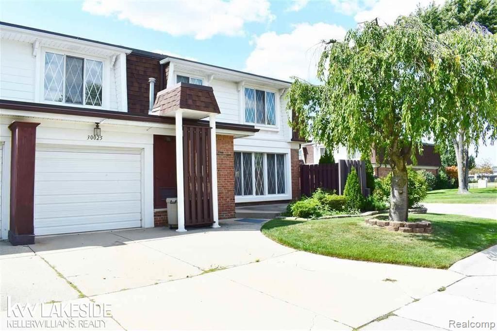 30025 CITY CENTER Drive, Warren, MI 48093