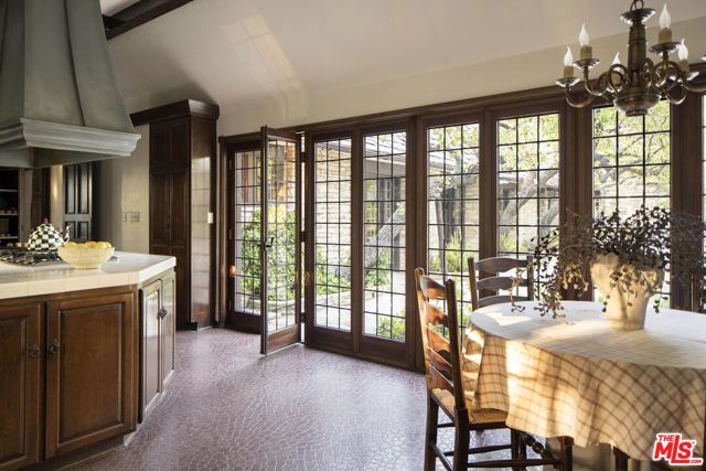 4934 Queen Florence Lane, Woodland Hills (los Angeles), CA 91364