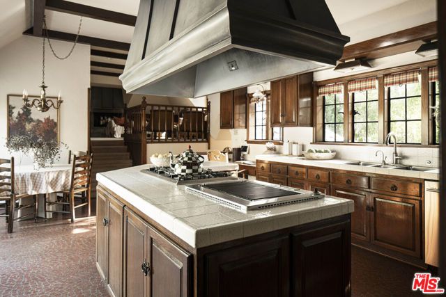 4934 Queen Florence Lane, Woodland Hills (los Angeles), CA 91364