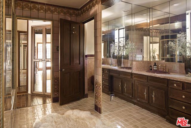 4934 Queen Florence Lane, Woodland Hills (los Angeles), CA 91364