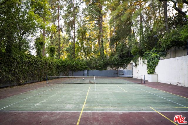 4934 Queen Florence Lane, Woodland Hills (los Angeles), CA 91364