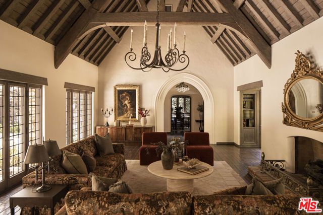4934 Queen Florence Lane, Woodland Hills (los Angeles), CA 91364