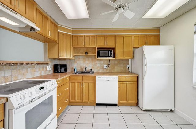 575 Oaks Lane 508, Pompano Beach, FL 33069