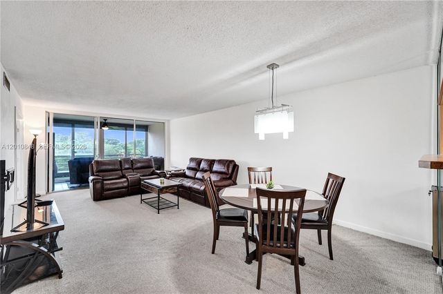 575 Oaks Lane 508, Pompano Beach, FL 33069