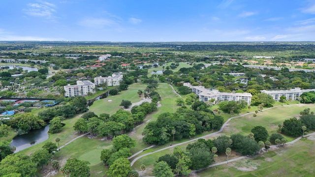 575 Oaks Lane 508, Pompano Beach, FL 33069