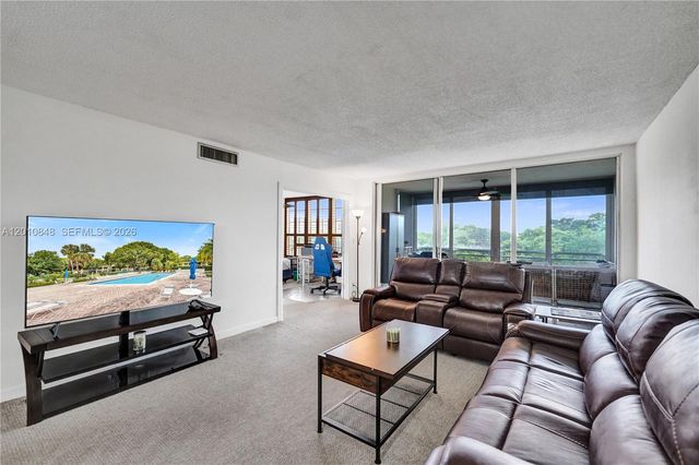 575 Oaks Lane 508, Pompano Beach, FL 33069