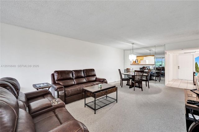575 Oaks Lane 508, Pompano Beach, FL 33069