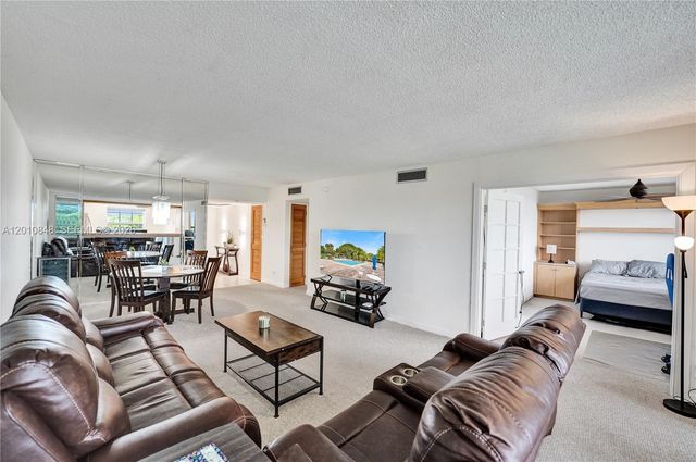 575 Oaks Lane 508, Pompano Beach, FL 33069