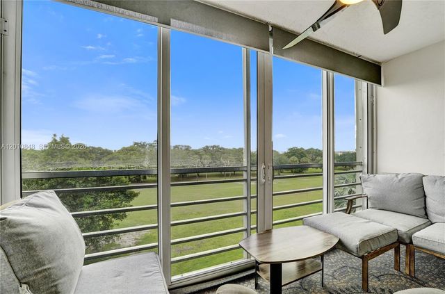 575 Oaks Lane 508, Pompano Beach, FL 33069