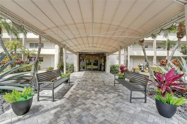 575 Oaks Lane 508, Pompano Beach, FL 33069
