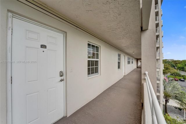 575 Oaks Lane 508, Pompano Beach, FL 33069