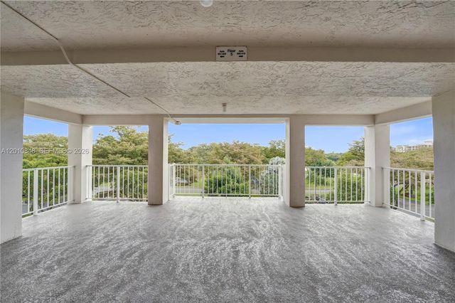 575 Oaks Lane 508, Pompano Beach, FL 33069