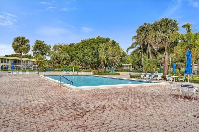 575 Oaks Lane 508, Pompano Beach, FL 33069
