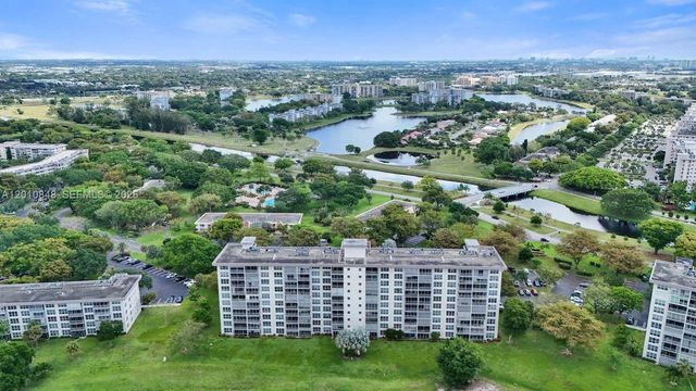 575 Oaks Lane 508, Pompano Beach, FL 33069