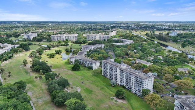 575 Oaks Lane 508, Pompano Beach, FL 33069