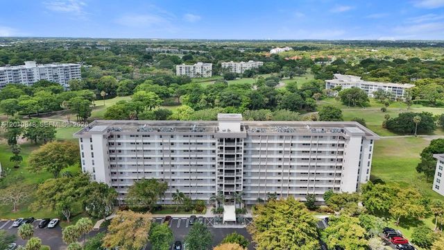 575 Oaks Lane 508, Pompano Beach, FL 33069