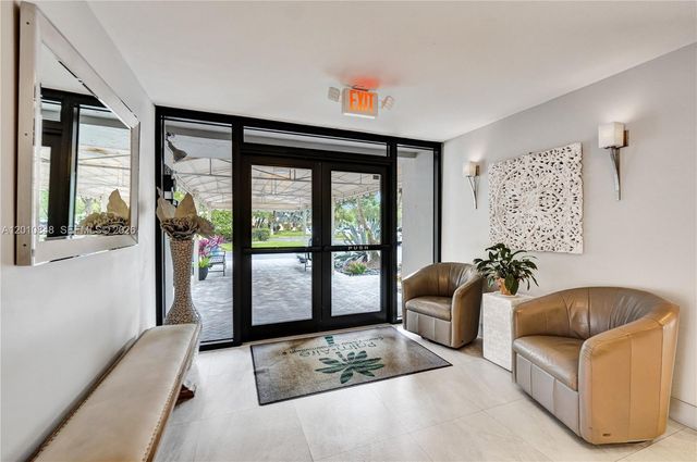 575 Oaks Lane 508, Pompano Beach, FL 33069