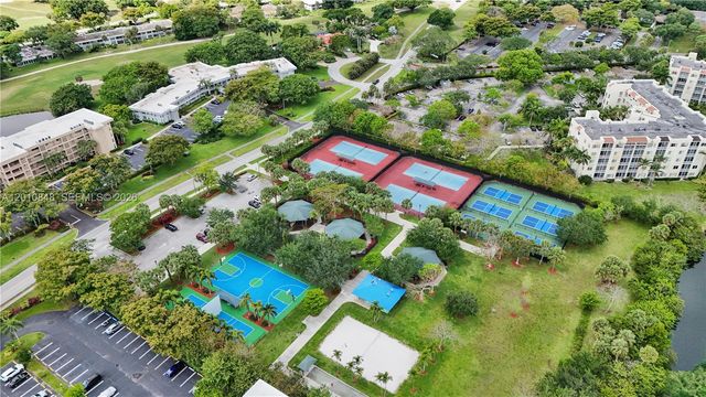 575 Oaks Lane 508, Pompano Beach, FL 33069