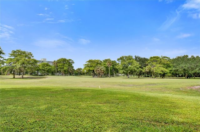 575 Oaks Lane 508, Pompano Beach, FL 33069