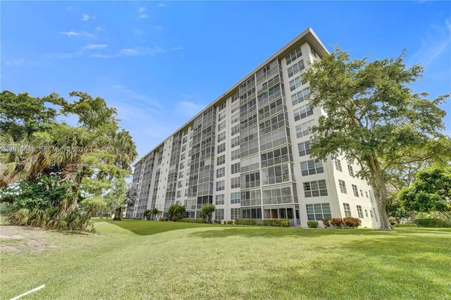 575 Oaks Lane 508, Pompano Beach, FL 33069