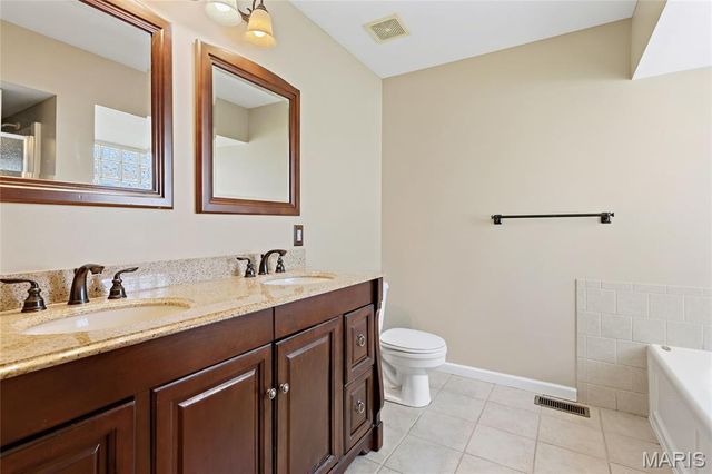 229 Thoroughbred Trail, St Peters, MO 63376