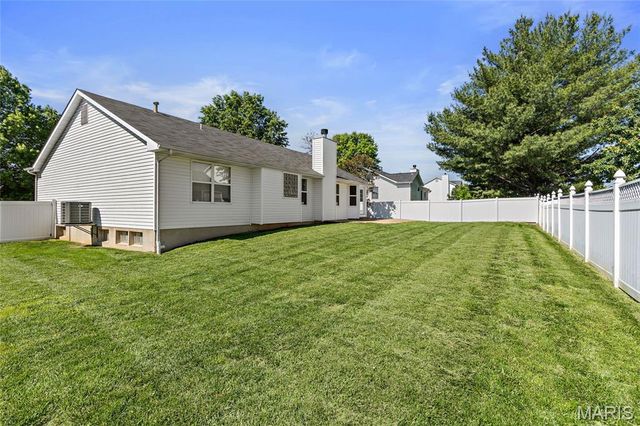 229 Thoroughbred Trail, St Peters, MO 63376