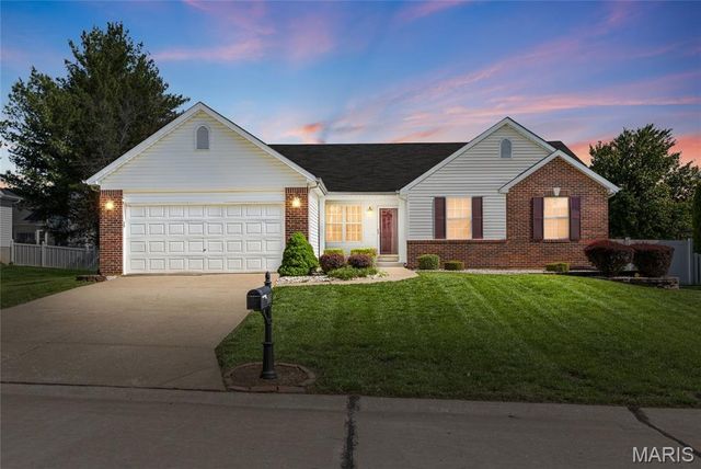 229 Thoroughbred Trail, St Peters, MO 63376